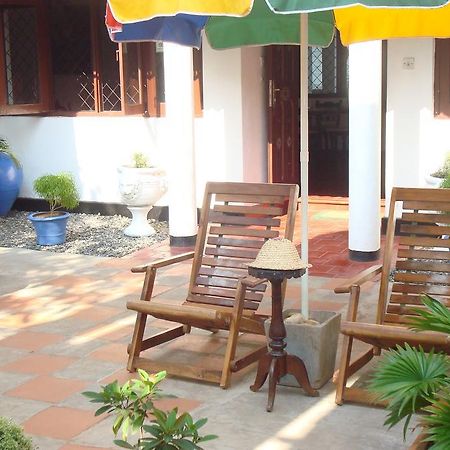 Blue Seas Guest House Dehiwala-Mount Lavinia Buitenkant foto