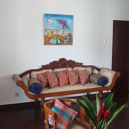 Blue Seas Guest House Dehiwala-Mount Lavinia Buitenkant foto