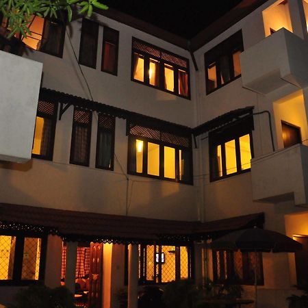 Blue Seas Guest House Dehiwala-Mount Lavinia Buitenkant foto