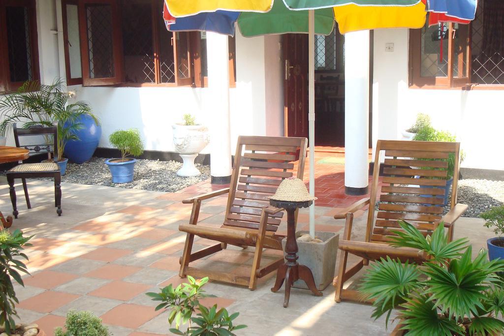 Blue Seas Guest House Dehiwala-Mount Lavinia Buitenkant foto