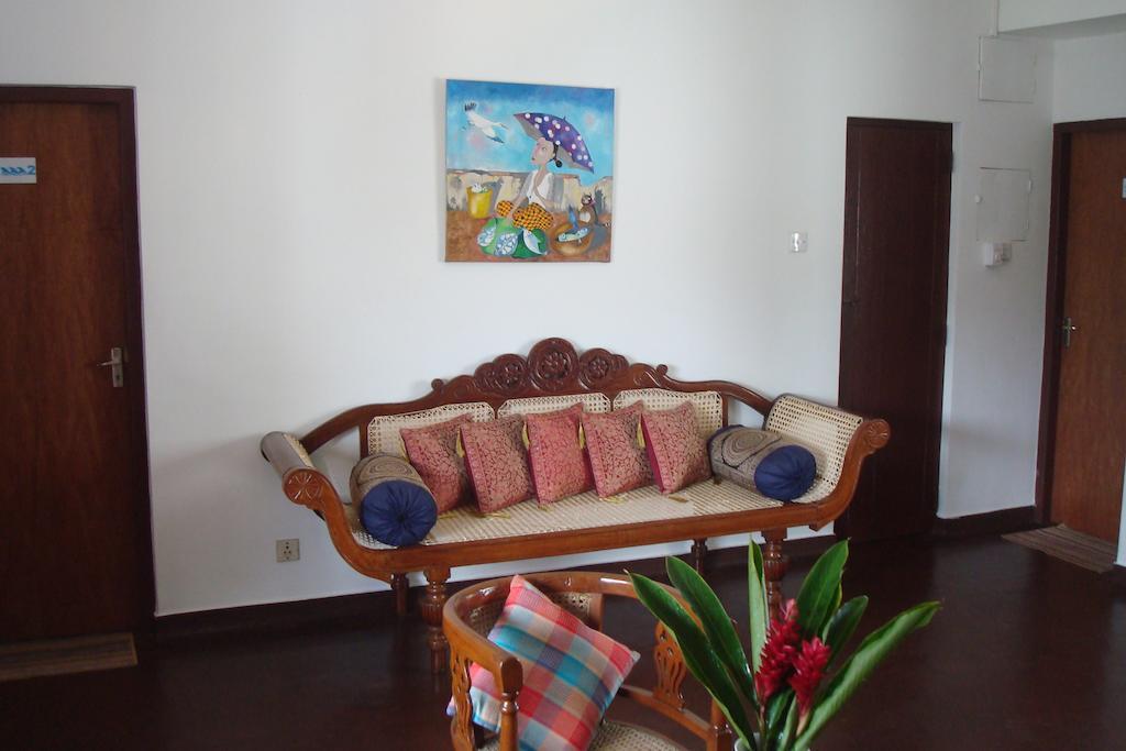 Blue Seas Guest House Dehiwala-Mount Lavinia Buitenkant foto