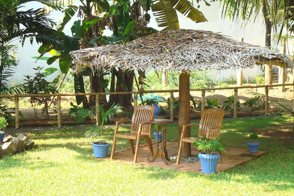 Blue Seas Guest House Dehiwala-Mount Lavinia Buitenkant foto