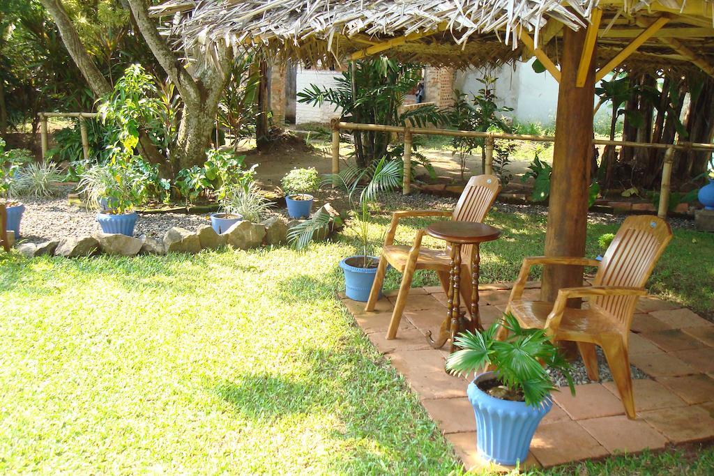 Blue Seas Guest House Dehiwala-Mount Lavinia Buitenkant foto