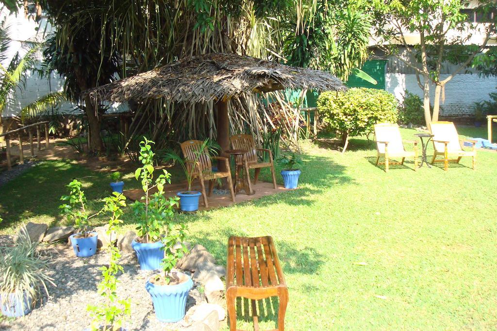 Blue Seas Guest House Dehiwala-Mount Lavinia Buitenkant foto