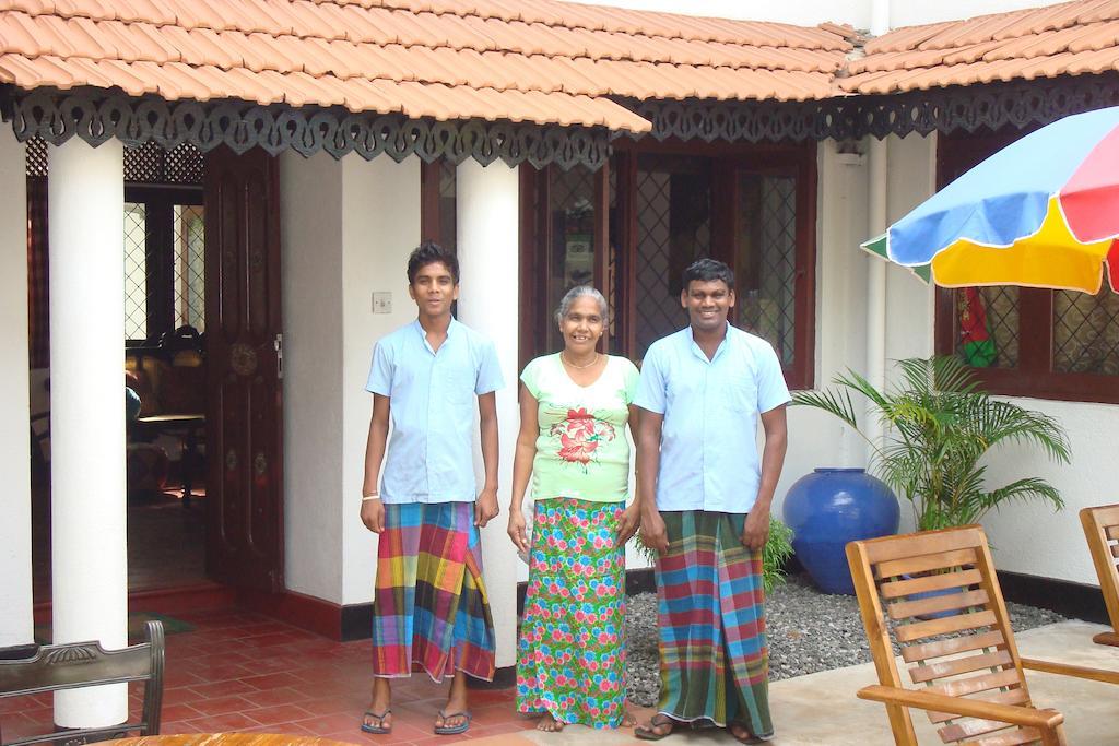 Blue Seas Guest House Dehiwala-Mount Lavinia Buitenkant foto