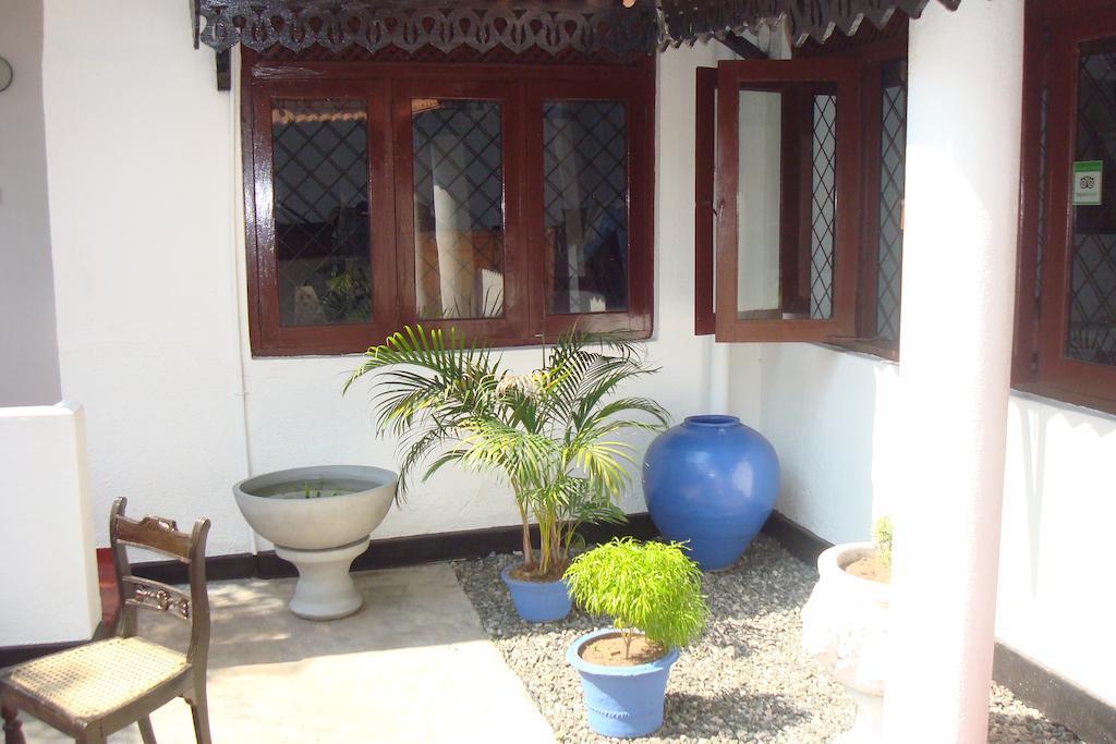 Blue Seas Guest House Dehiwala-Mount Lavinia Buitenkant foto