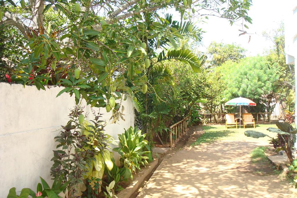 Blue Seas Guest House Dehiwala-Mount Lavinia Buitenkant foto