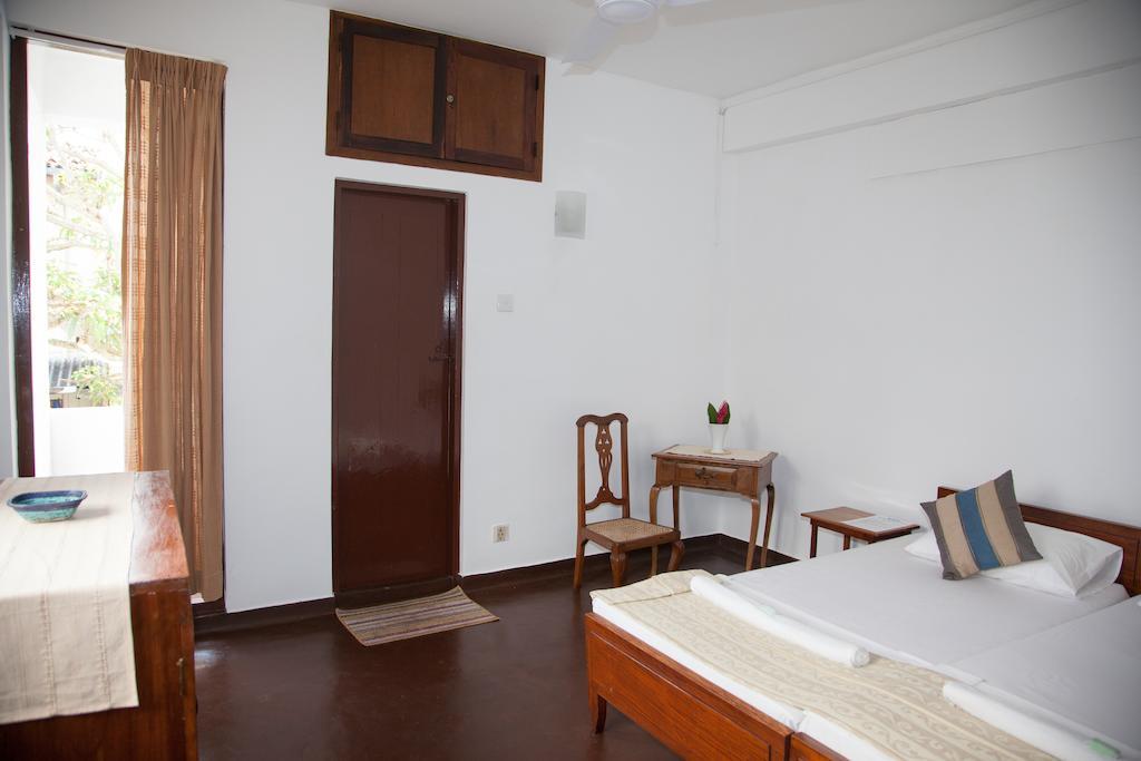 Blue Seas Guest House Dehiwala-Mount Lavinia Kamer foto