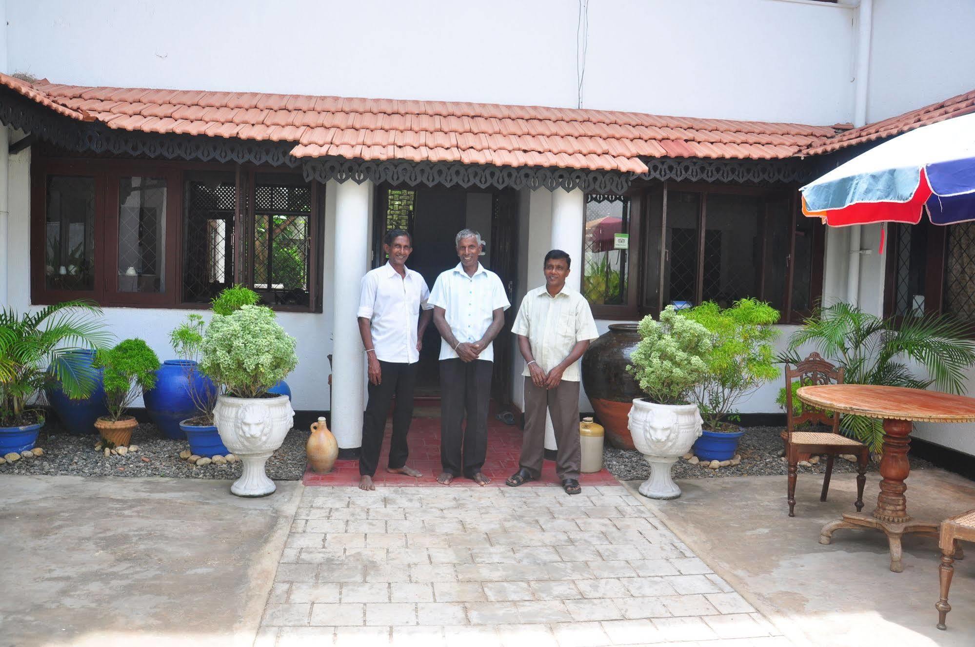 Blue Seas Guest House Dehiwala-Mount Lavinia Buitenkant foto