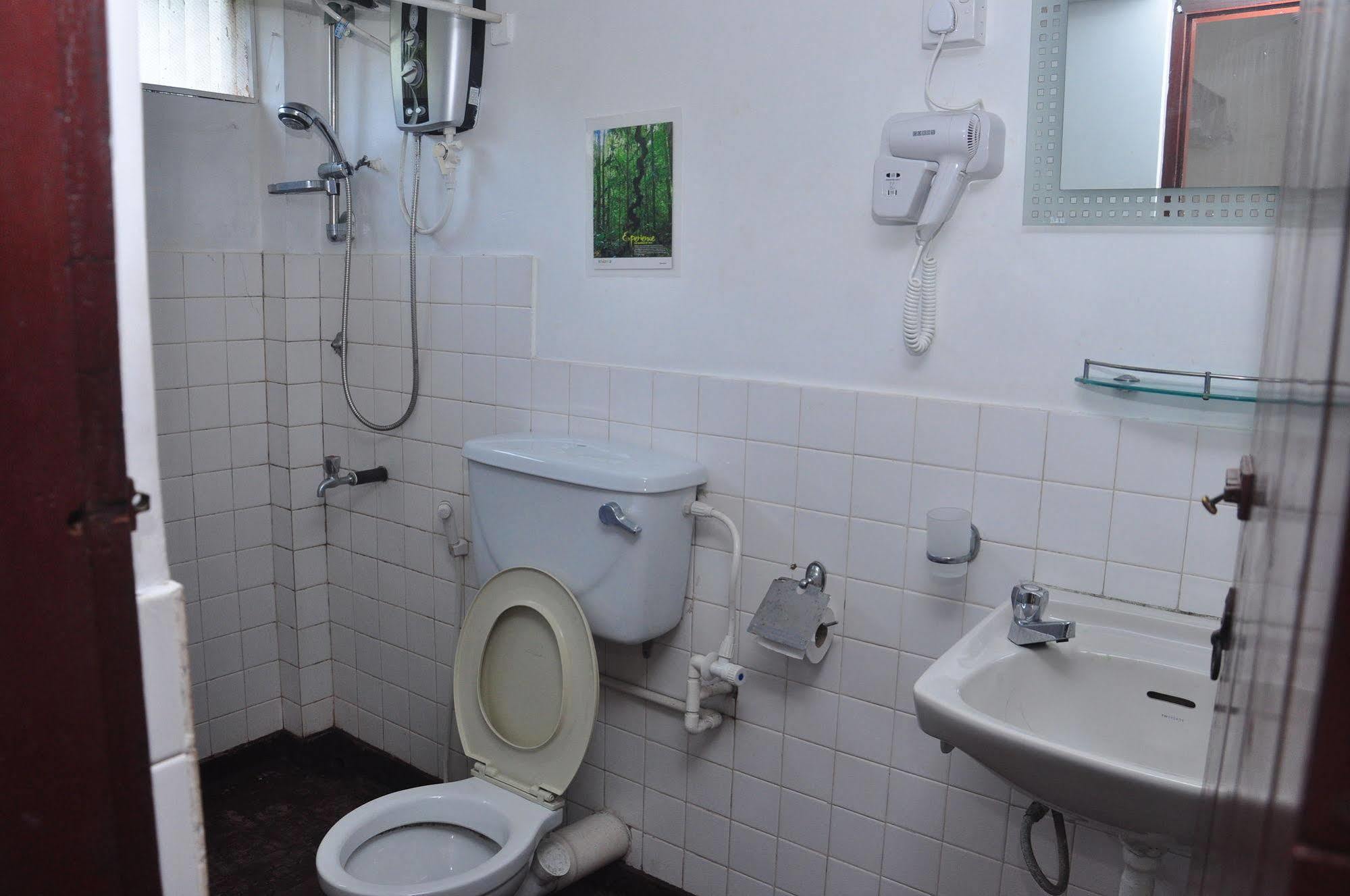 Blue Seas Guest House Dehiwala-Mount Lavinia Buitenkant foto