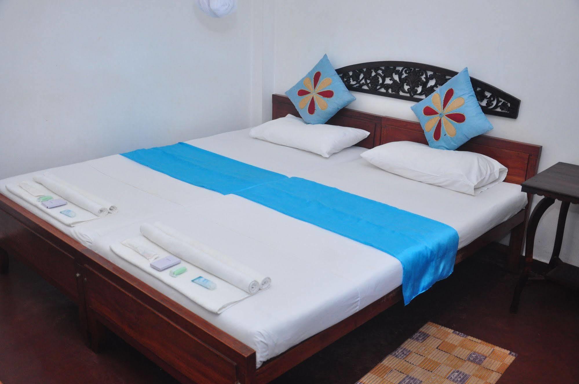 Blue Seas Guest House Dehiwala-Mount Lavinia Buitenkant foto
