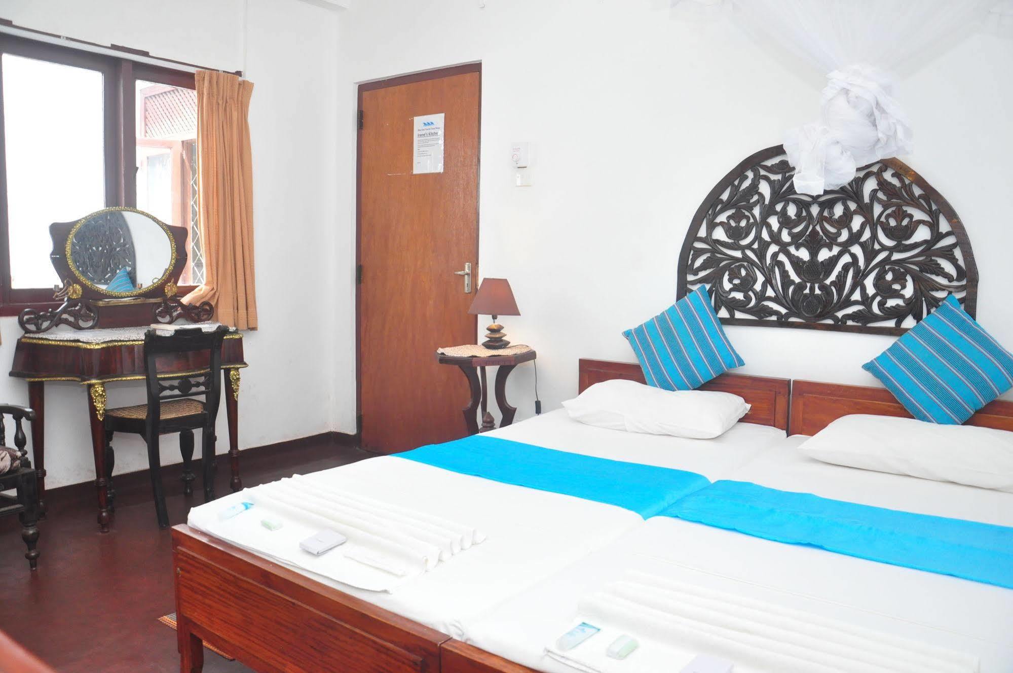Blue Seas Guest House Dehiwala-Mount Lavinia Buitenkant foto