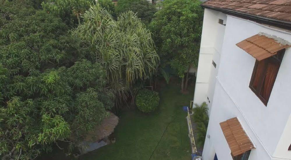 Blue Seas Guest House Dehiwala-Mount Lavinia Buitenkant foto
