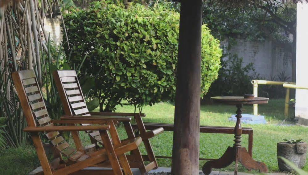 Blue Seas Guest House Dehiwala-Mount Lavinia Buitenkant foto